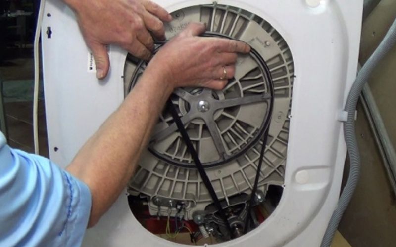 Hỏng dây curoa khiến máy giặt LG bị lỗi không xả nước